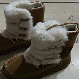 Little girl's boots brand new never worn, size 13c